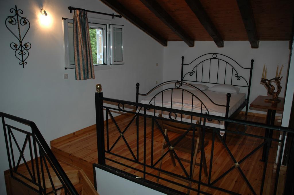 Apartament Iron House