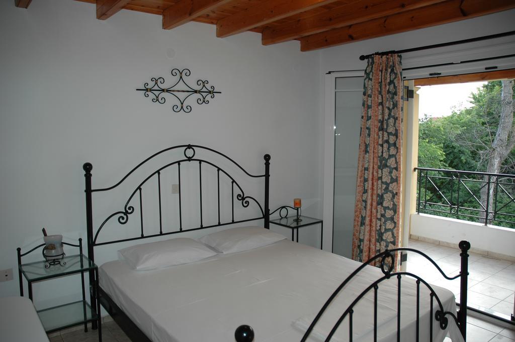 Iron House Apartament *